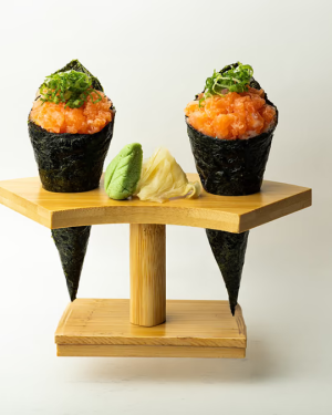 Salmon Temaki 2pcs